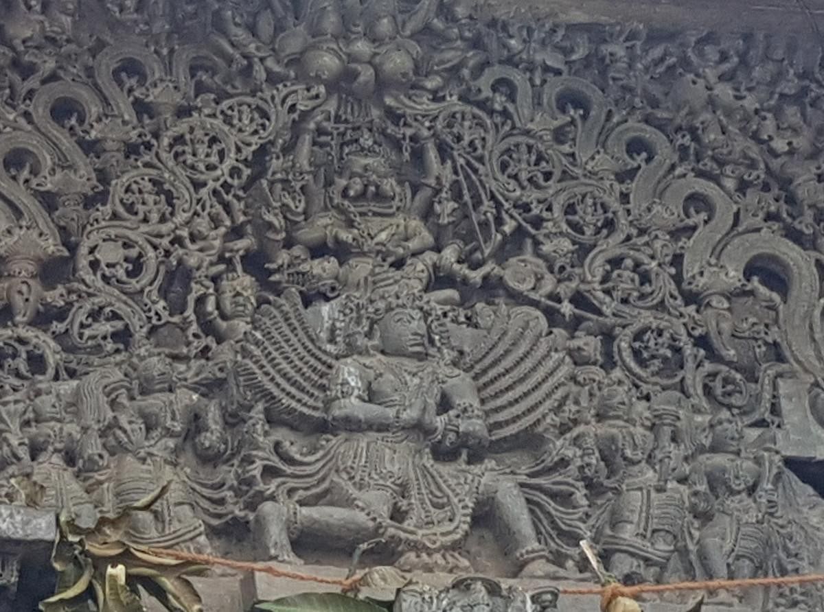 An image of Garuda surrounded by 10 incarnations of Lord Vishnu.