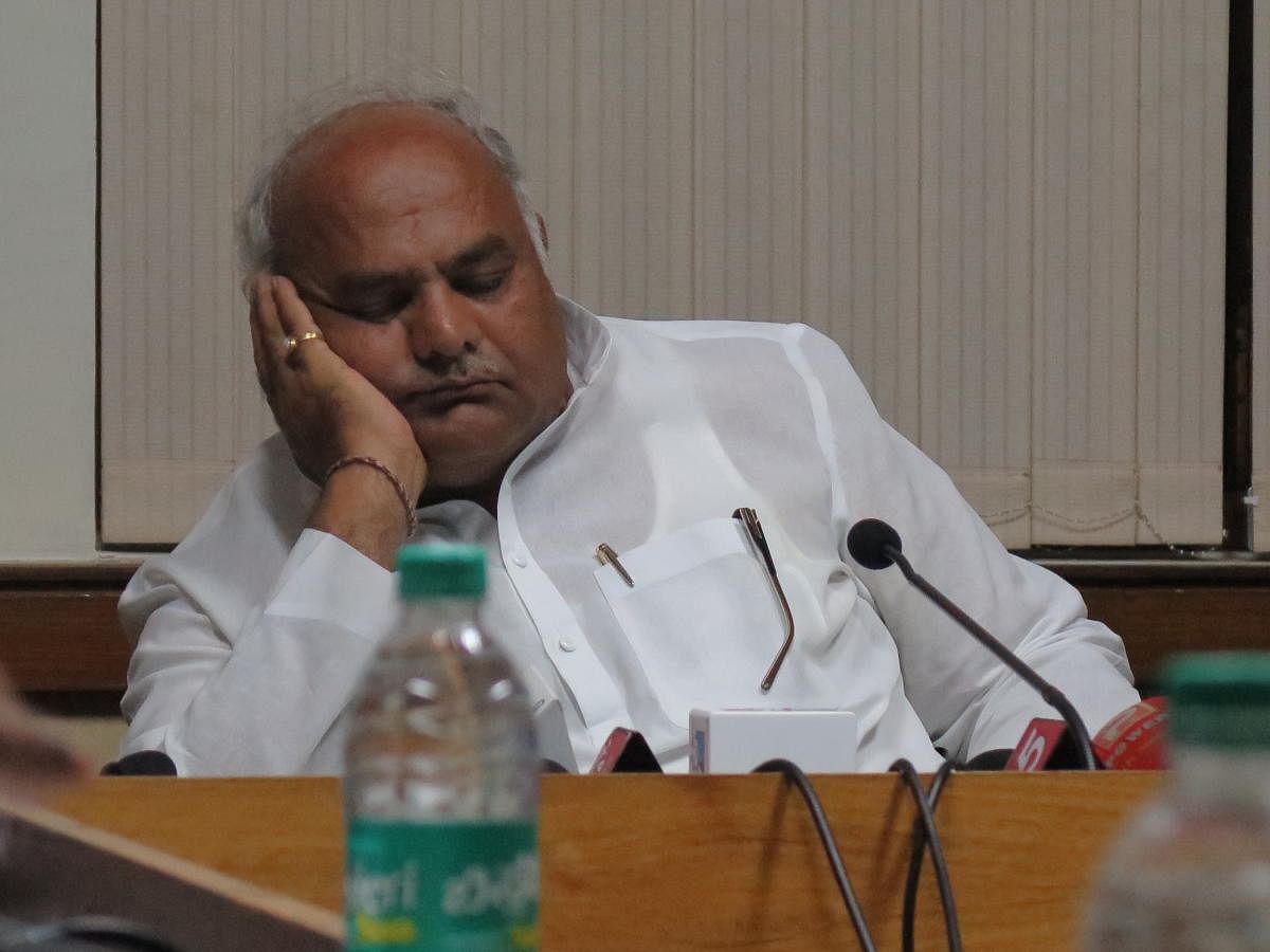 Health Minister Shivanand S Patil naps on Wednesday during a briefing on vector-borne diseases in the state.