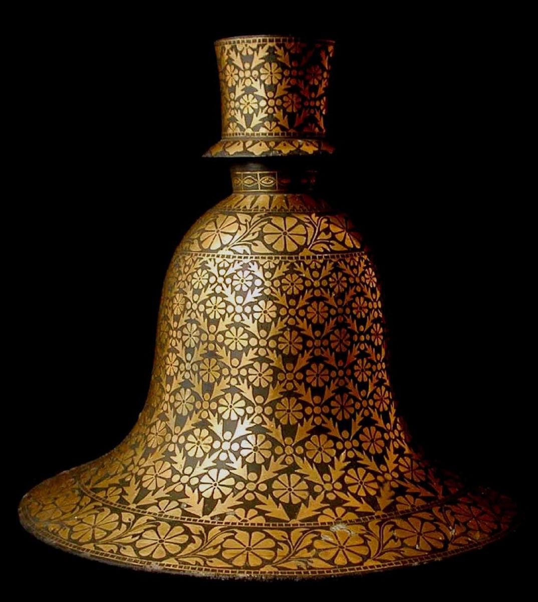 Bell-shaped huqqa base inlaid with copper