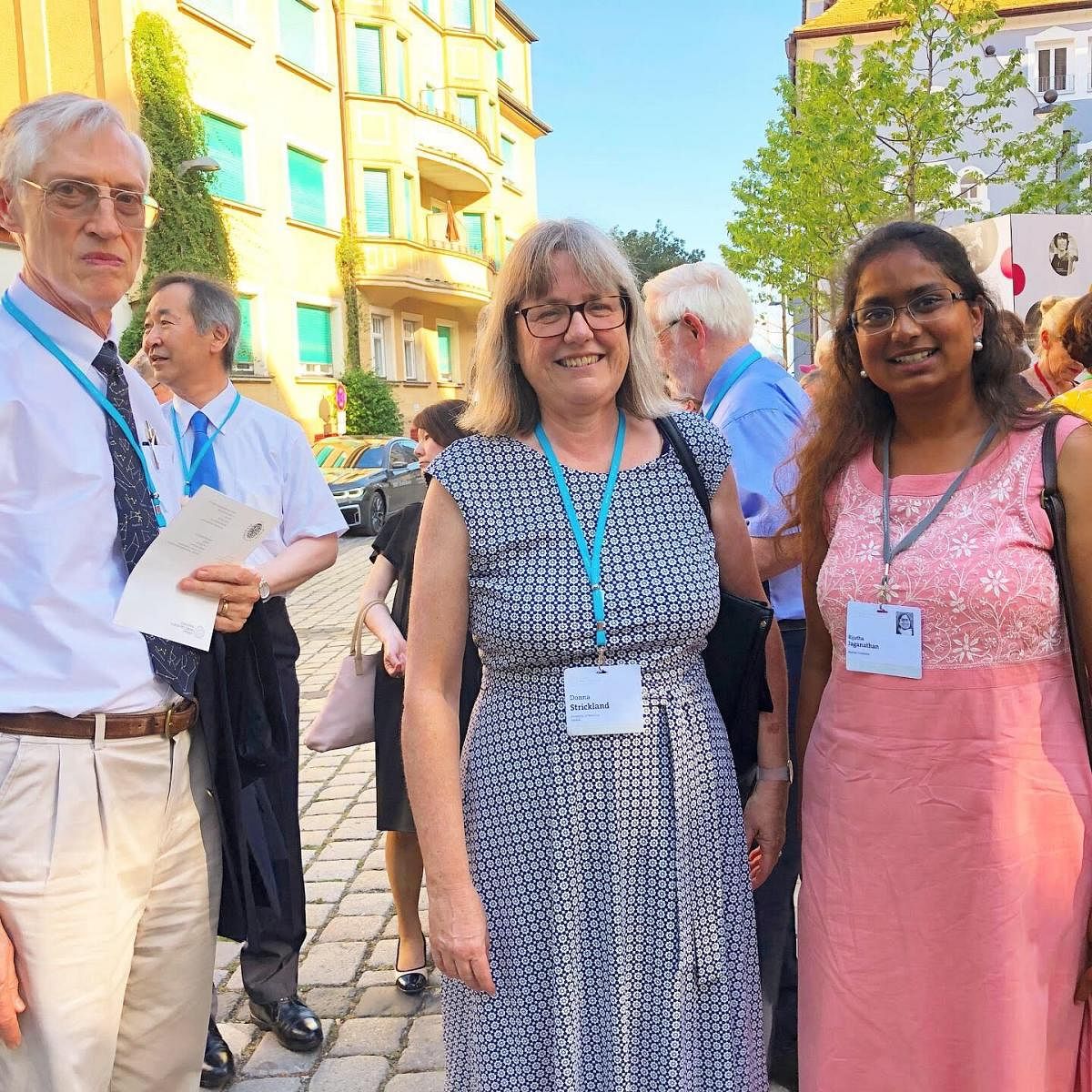 Rijutha Jaganathan (right) with Nobel laureates Donna Strickland (centre), and John Mather (left).