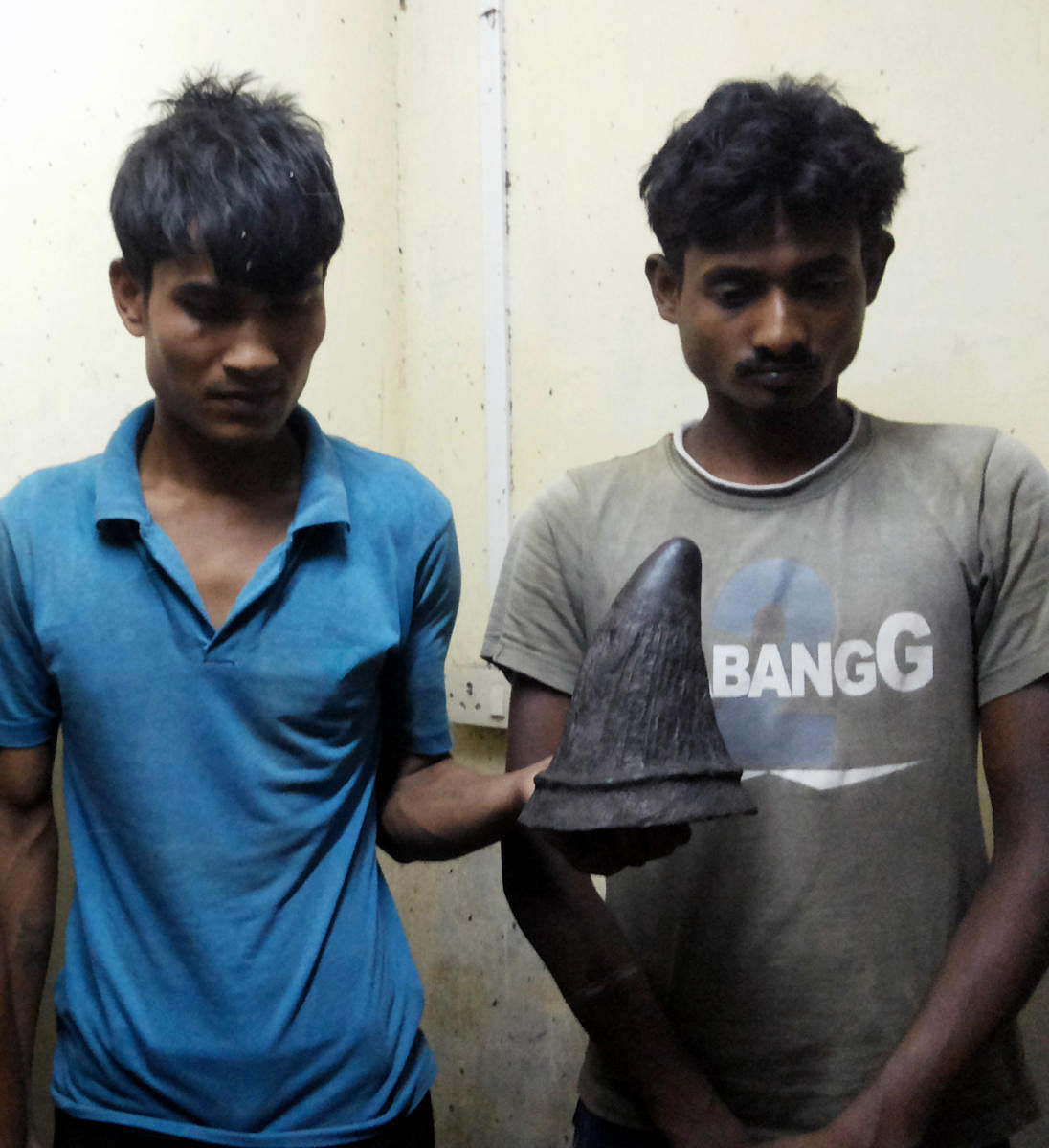 NAGAON, 25 JUNE 2014: Rhino poachers arrested along with Rhino horn at Bamuni Tiniali in Nagaon district of Assam on Tuesday night.PIX BY ANUWAR HAZARIKA.Illegal wildlife trade - Anuwar Ali Hazarika