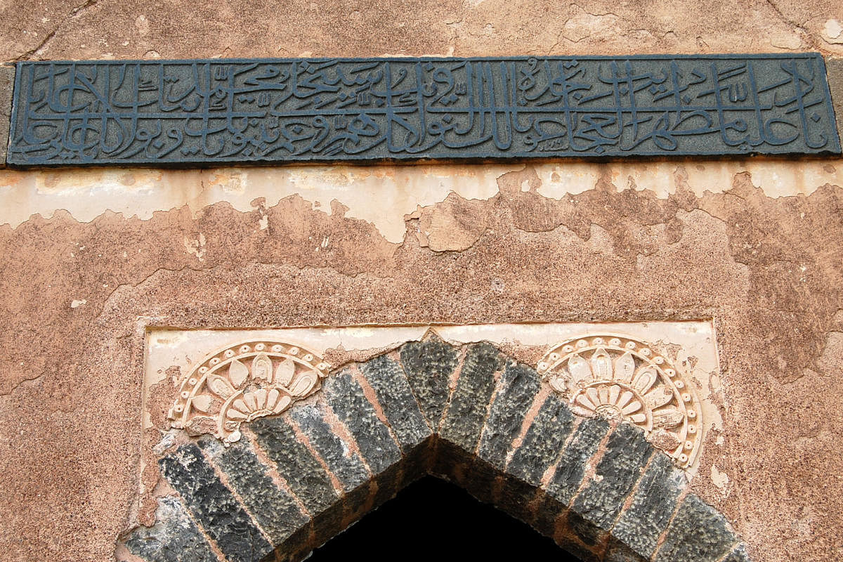 A arch with black stone calligraphy. Photos by Mohammed Ayazuddin Patel