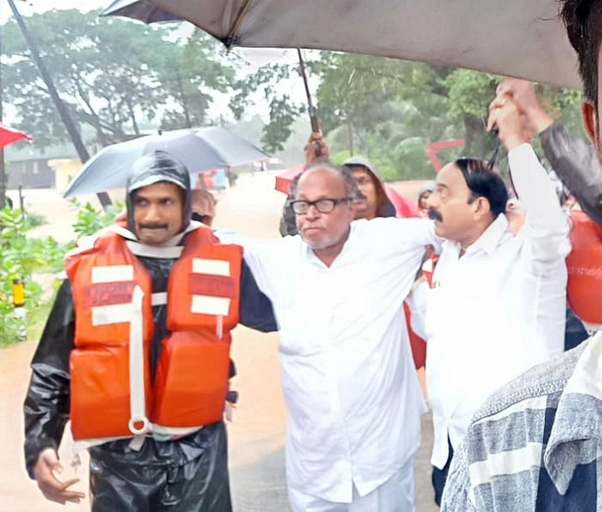 caption: Rescue team relocating former union minister B Janardhan Poojary from his flood-hit homein Kanchikari Kotlu near B C Road on Saturday. pix by Gonvindraj Javli.