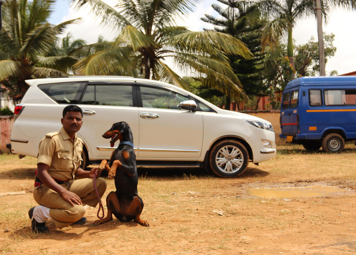 A policeman of the City Armed Reserve Force’s dog contingent poses with a 10-month-old police Doberman named Minchu during the Independence Day parade at Field Marshal Manekshaw Parade grounds in Bengaluru on August 15, 2019