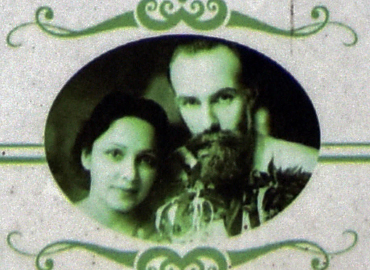 Devikarani, Hindi cinema's first leading female star, with her Russian painter-husband Svetoslav Roerich. 