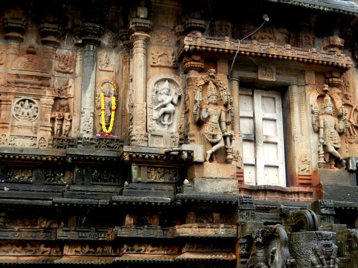 Carvings on Vidyashankara Temple