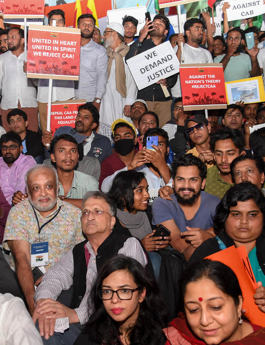 Historian Ramachandra Guha (in black waistcoat) was among those who attended the protest. DH PHOTO/B H SHIVAKUMAR