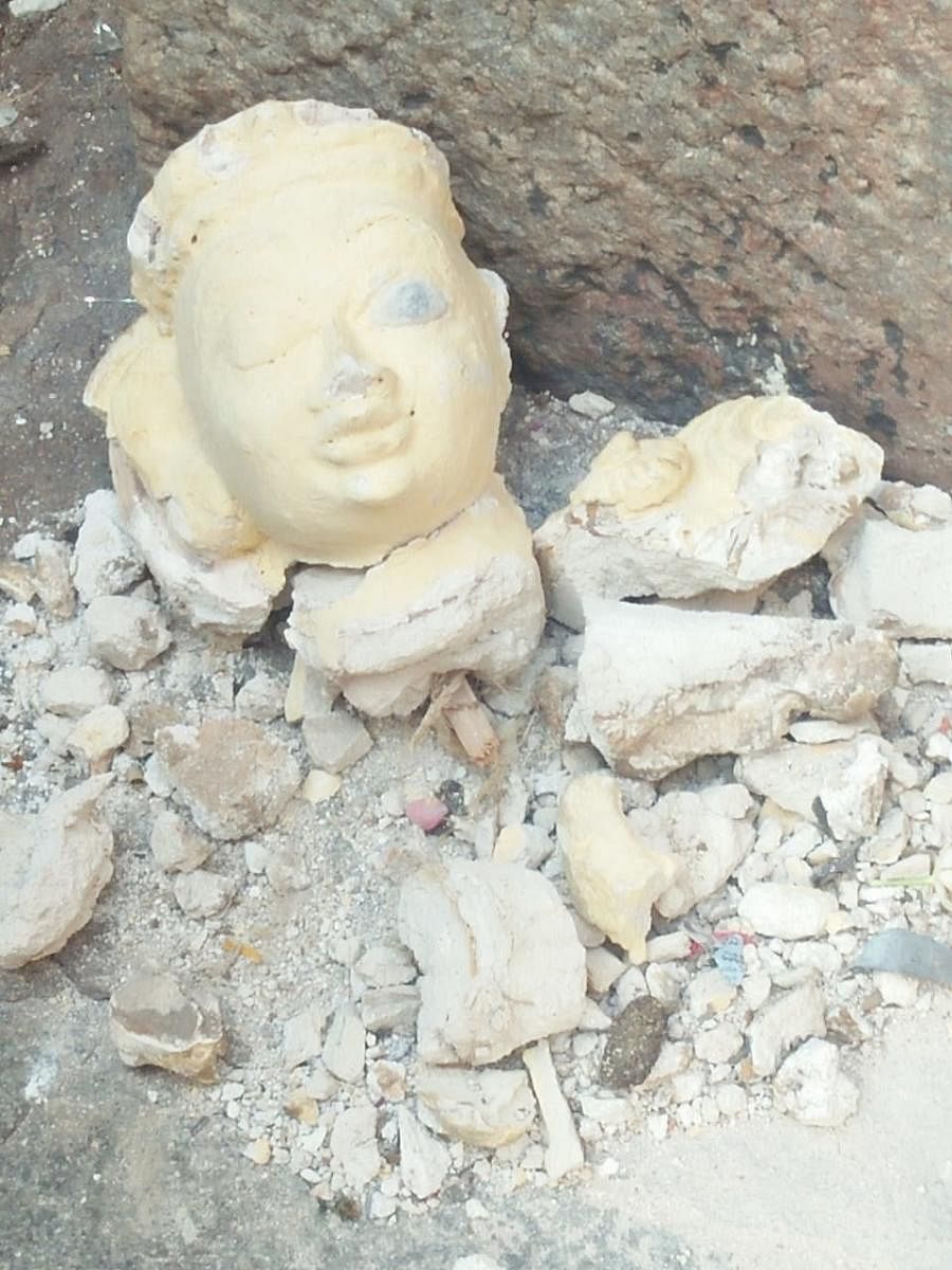 Head of a woman figurine found at the base of the mantap.