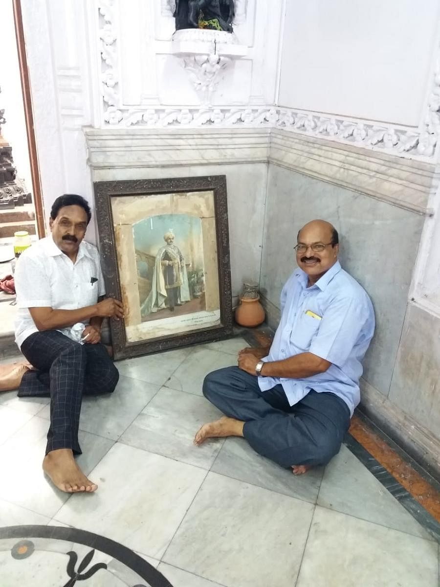 K Dhanapal (right), a historian by passion, along with Kona Nagaraj, a Kannada activist