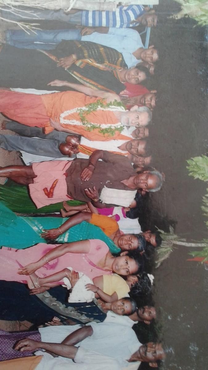 caption: Sri Vishwesha Teertha swamiji extending support to Malekudiyas (members of indigenous tribal community) during his visit to Naydaguri Girijana colony in Beltangady taluk in 2010. 