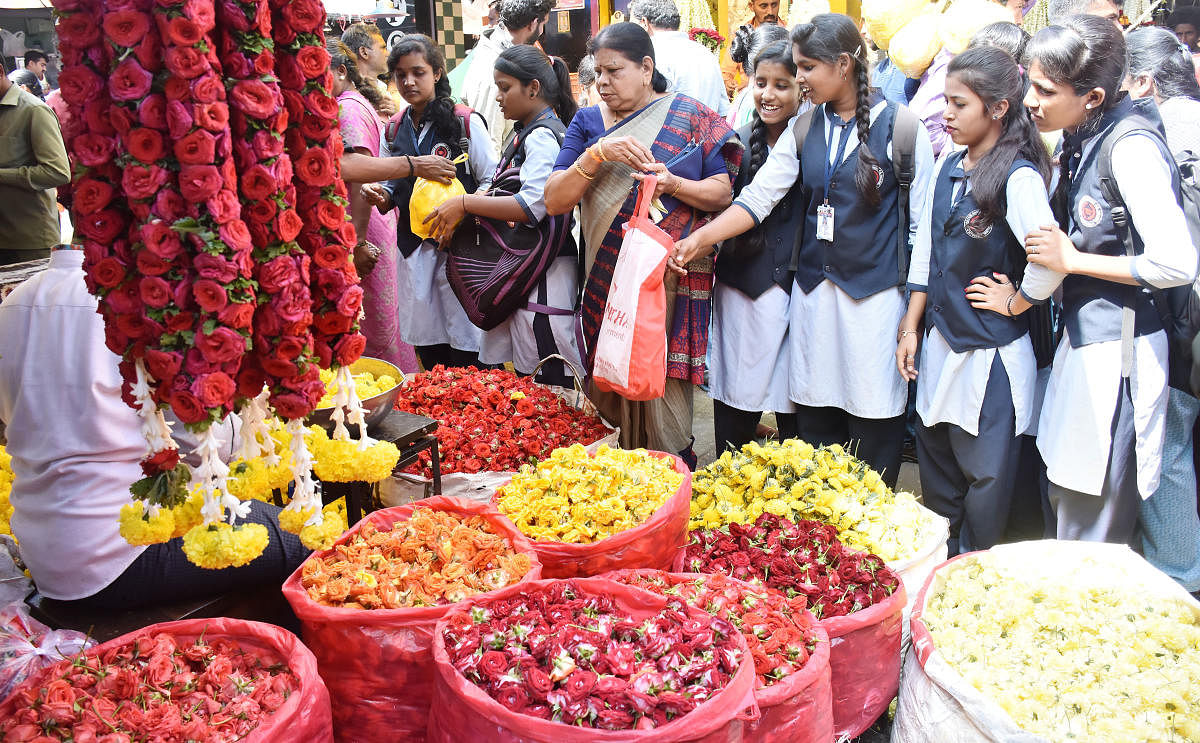 Great demand for flowers on the eve of Sankranti festival at Devaraja Market, in Mysuru, on Tuesday.