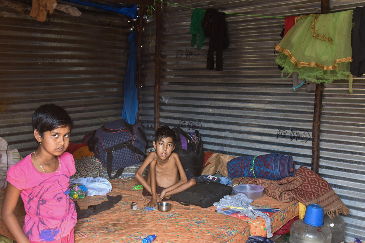 Two children at a shack in Kundalahalli on Monda. DH PHOTO/S K DINESH