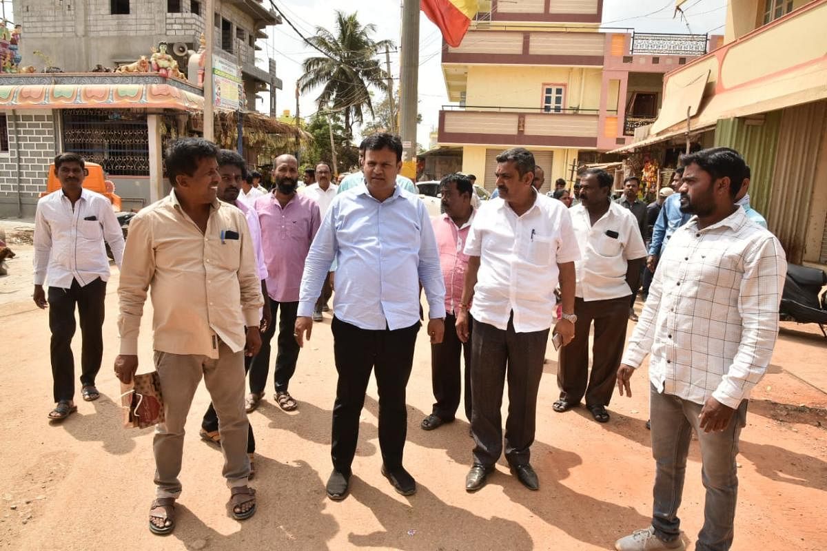 Mayor Goutham Kumar inspects infrastructural works and their progress in Yelahanka zone on Friday. SPECIAL ARRANGEMENT 