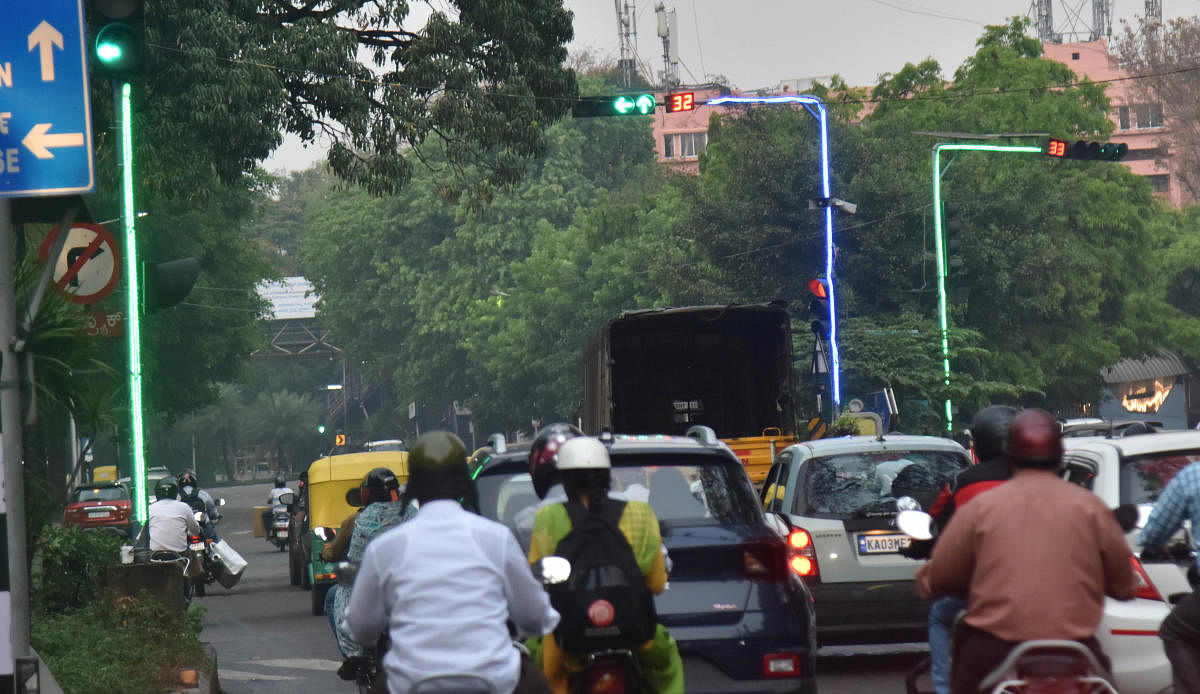 Lights on traffic poles were to provide more visibility at Chalukya Circle. DH photo/Janardhan B K
