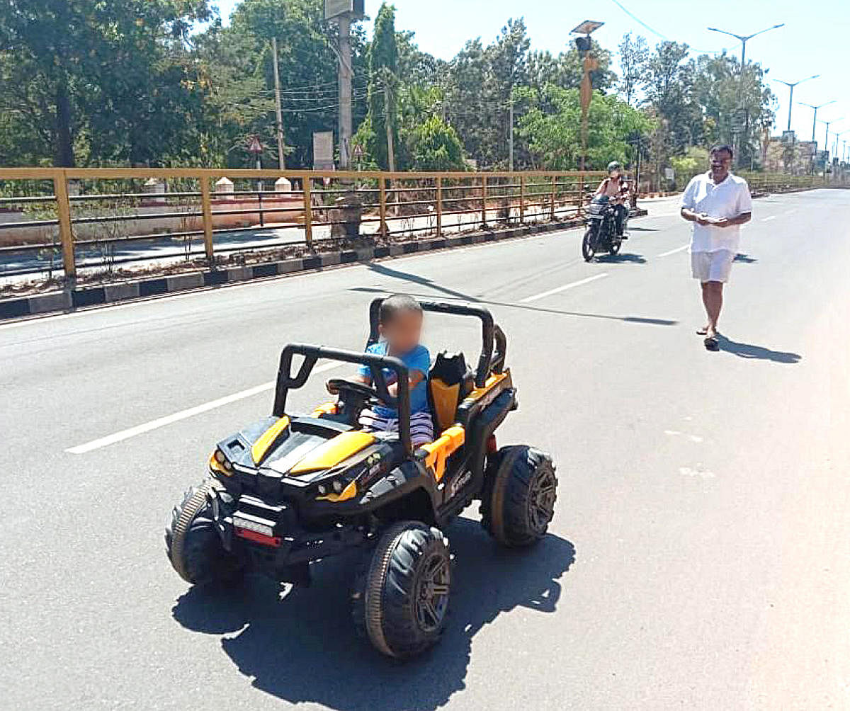 JDS MLA from Gubbi SR Srinivas (Vasu) was caught defying the nationwide lockdown order on Saturday in Tumakuru. The MLA was seen playing with his grandson in a remote-controlled toy-car on the deserted Bangalore-Honnavar (BH Road) highway.