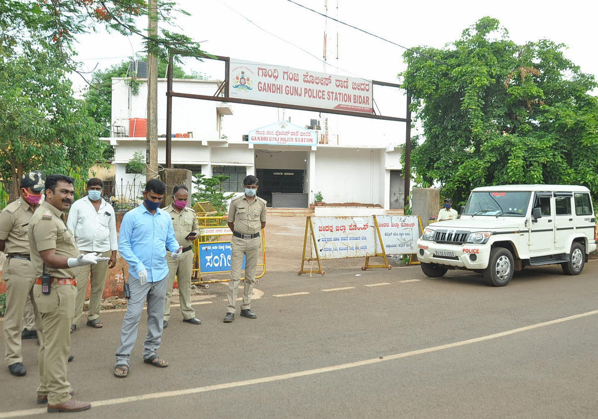 Gandhi Gunj police station in Bidar was sealed after a head constable tested positive for coronavirus on Sunday. The district has, so far, reported 562 Covid-19 cases. DH PHOTO 
