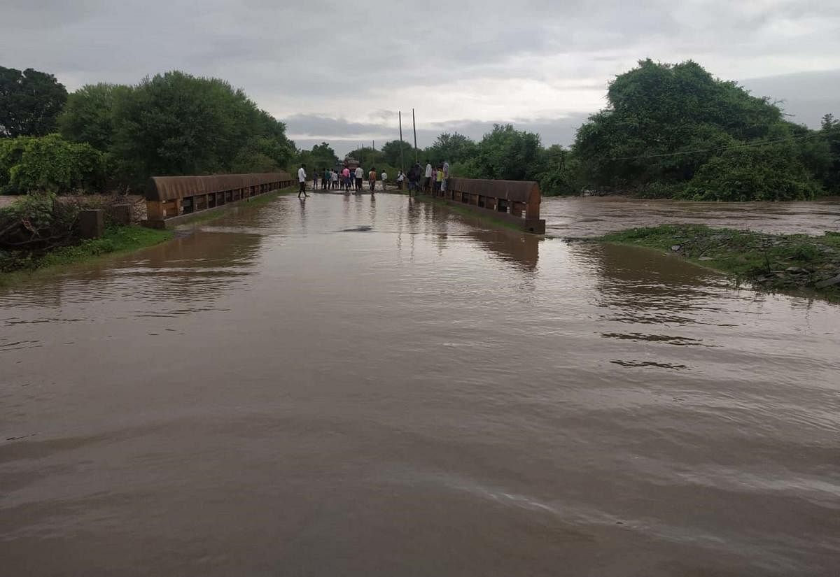 A bridge between Bhaktampalli and Ganapur on State Highway 122 in Chincholi taluk is submerged following heavy showers on Friday. DH PHOTO