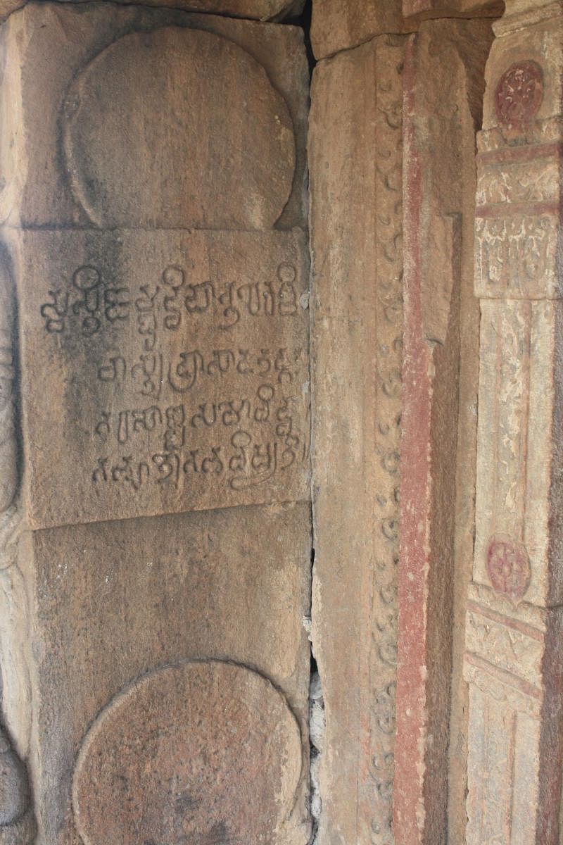 An inscription about the artisan Narasobba, at the Huchappayya Gudi, Aihole