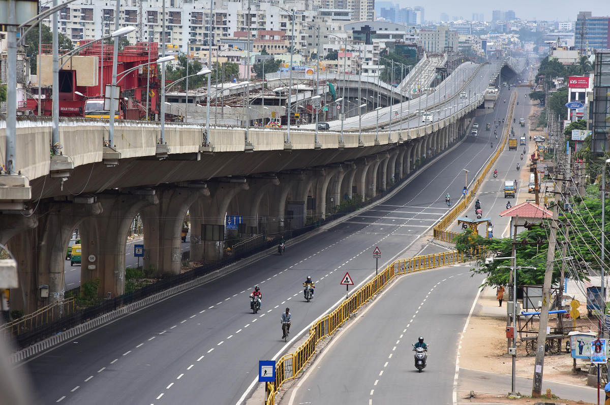 The otherwise busy Electronics City expressway was deserted on the first day of the lockdown. dh photo/irshad mahammad