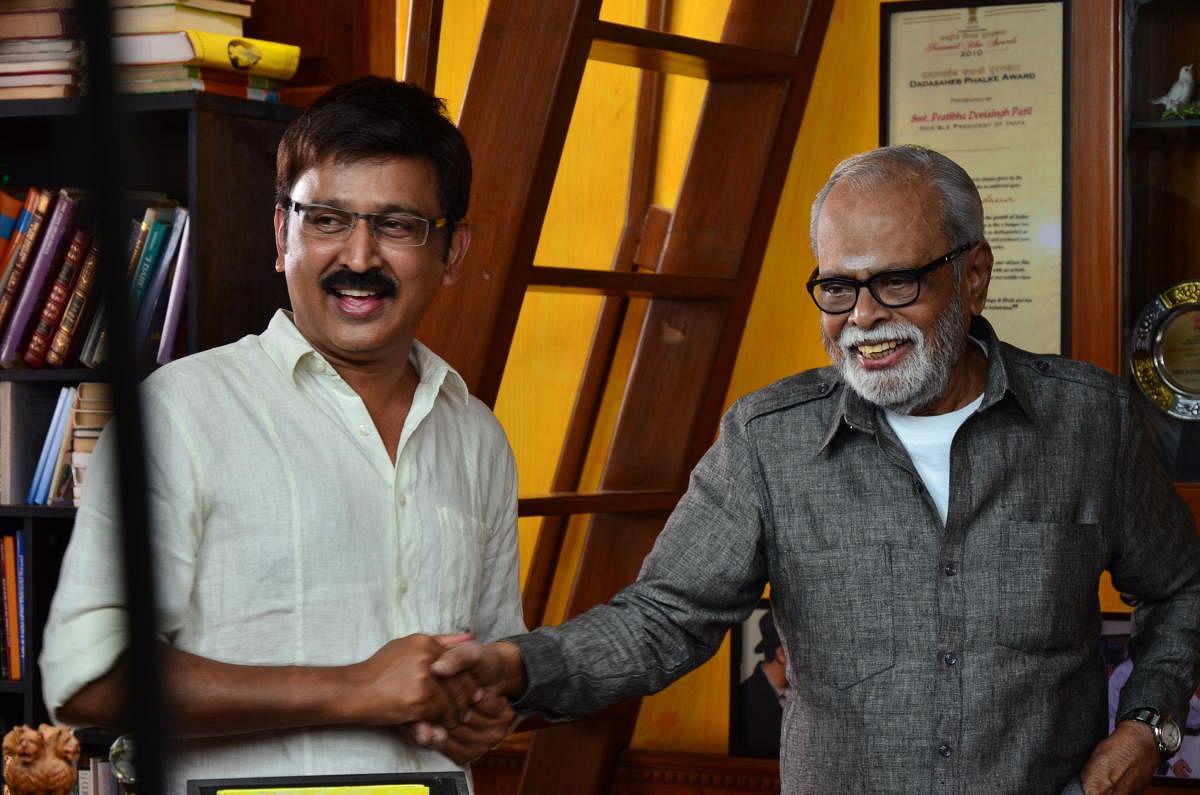 Ramesh with K Balachander on the sets of 'Uttama Villain', which was the legendary director's last film. Balachander launched Ramesh in 'Sundara Swapnagalu' in 1986. 