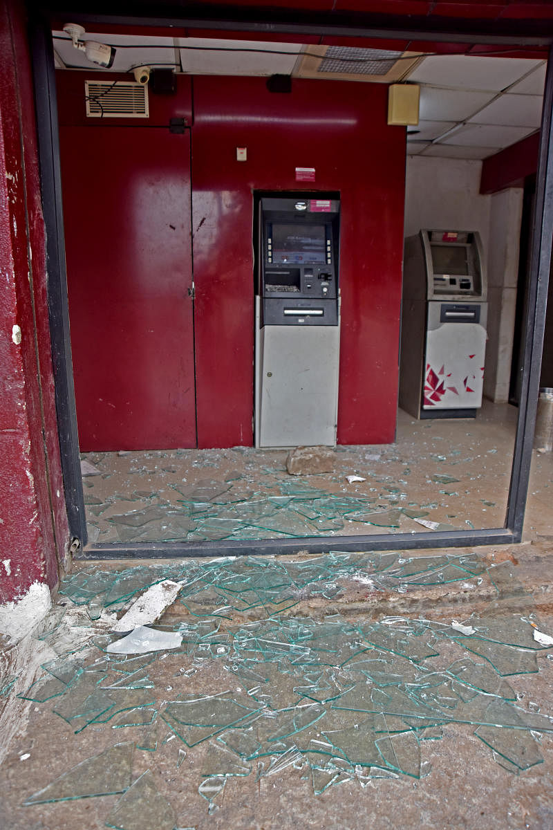 An ATM ransacked by the mob in Pillanna Garden. DH PHOTO/M S MANJUNATH