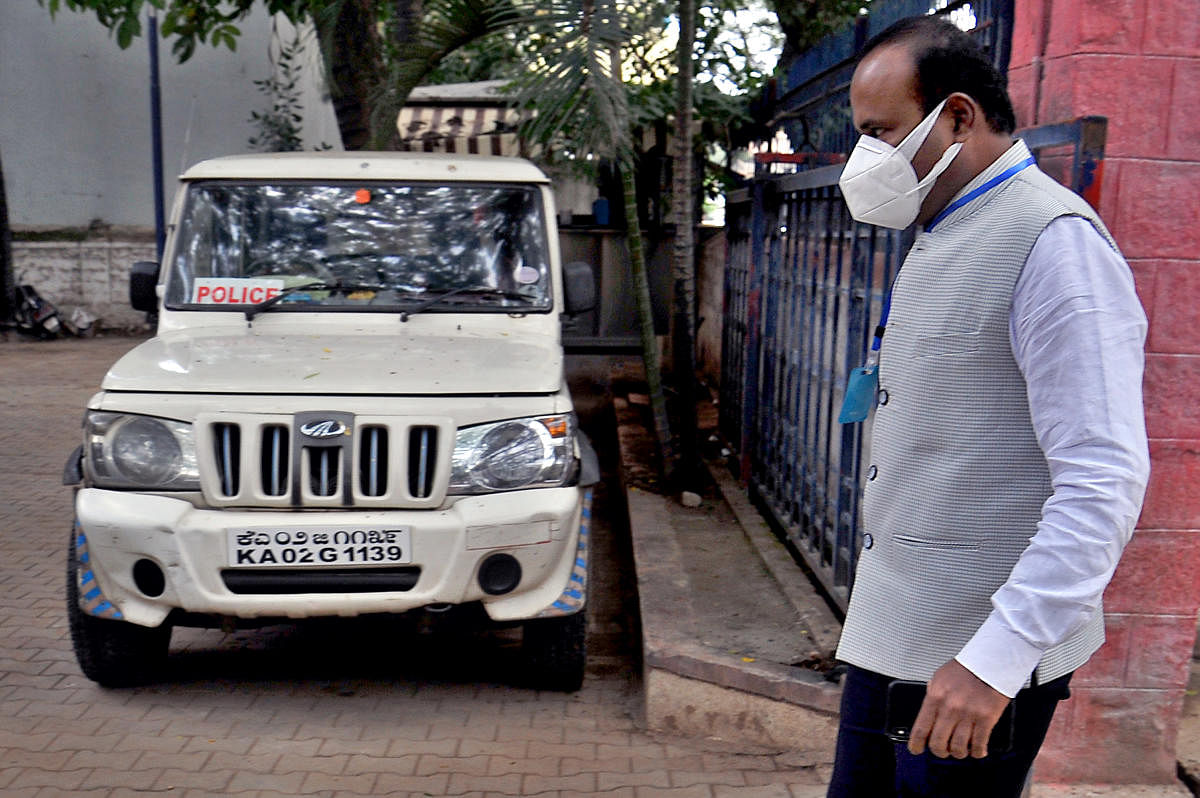 R Sampath Raj arrives for questioning at the CCB headquarters in Bengaluru. DH PHOTO/Pushkar V