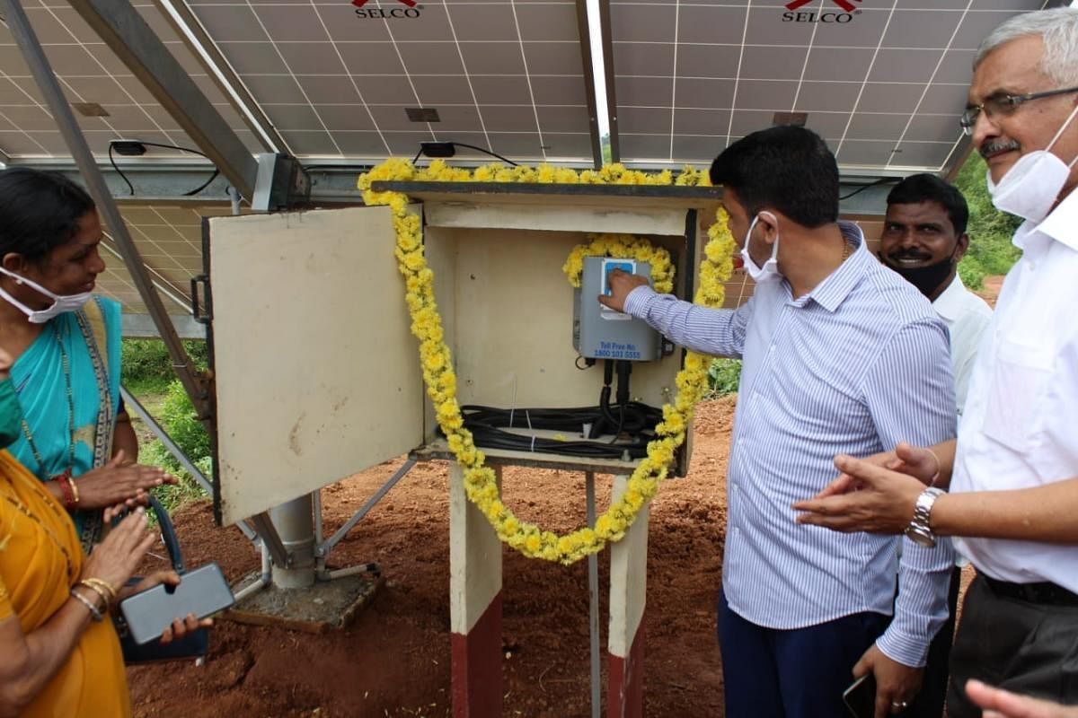 MLA Harish Poonja inaugurates the solar-powered pump set at Harabe in Madanthyar gram panchayat.