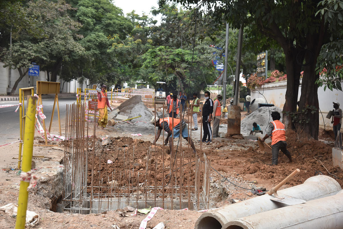 Smart City work underway on Raj Bhavan Road, Bengaluru, on Thursday. DH PHOTO/S K DINESH