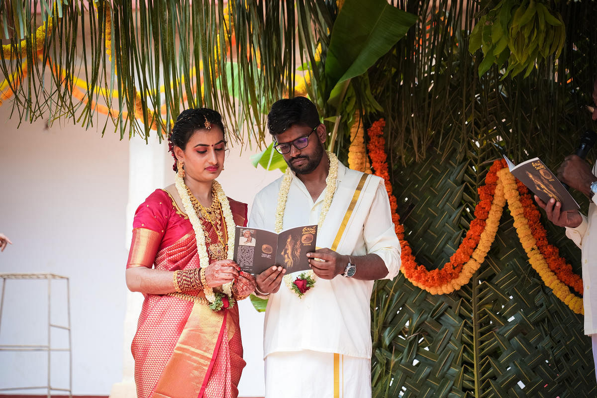 Makeup By preeya | White and red Wedding saree's are a statement forever  since. All Kannada brides look gorgeous in this combination and this bride  gave i... | Instagram