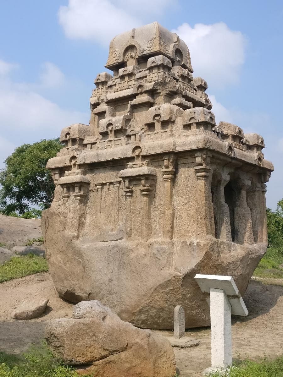 Wedge marks on unfinished ratha at Mahabalipuram. Photo credit: Srikumar M Menon