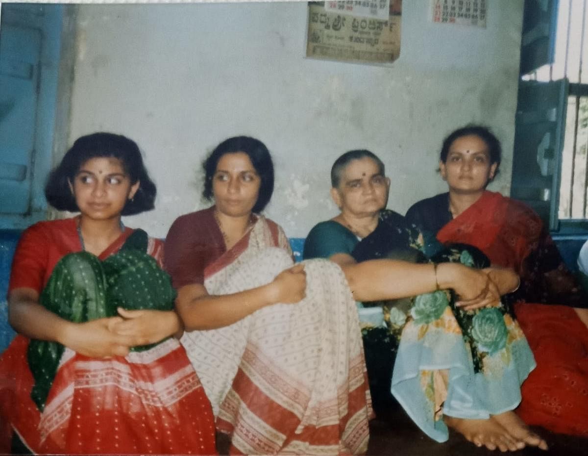 Mala Adiga (third standing from right) with twin brothers Sridhar Adiga, Shekar Adiga, cousins and relatives in Kundapur.
