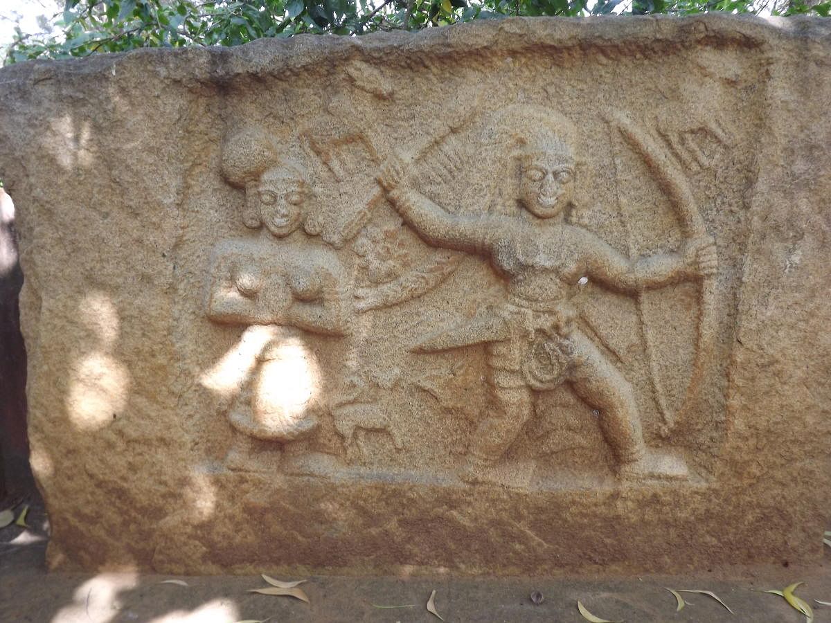 A hero stone depicting a fight against cattle theft, in Sugatur, Kolar. Photos by author, DH