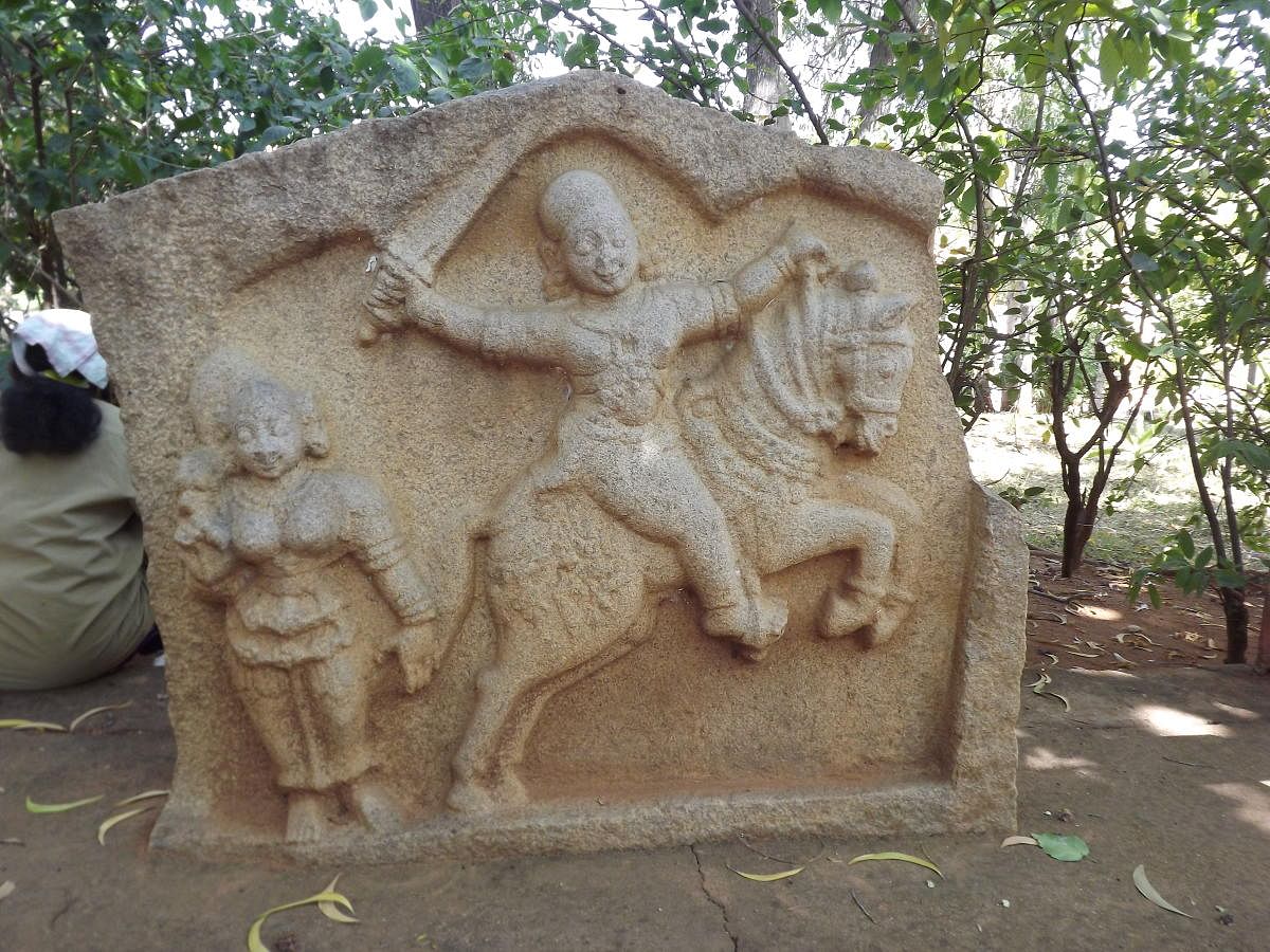 A sati stone dating to 1500 AD, at Sugatur in Kolar district. 