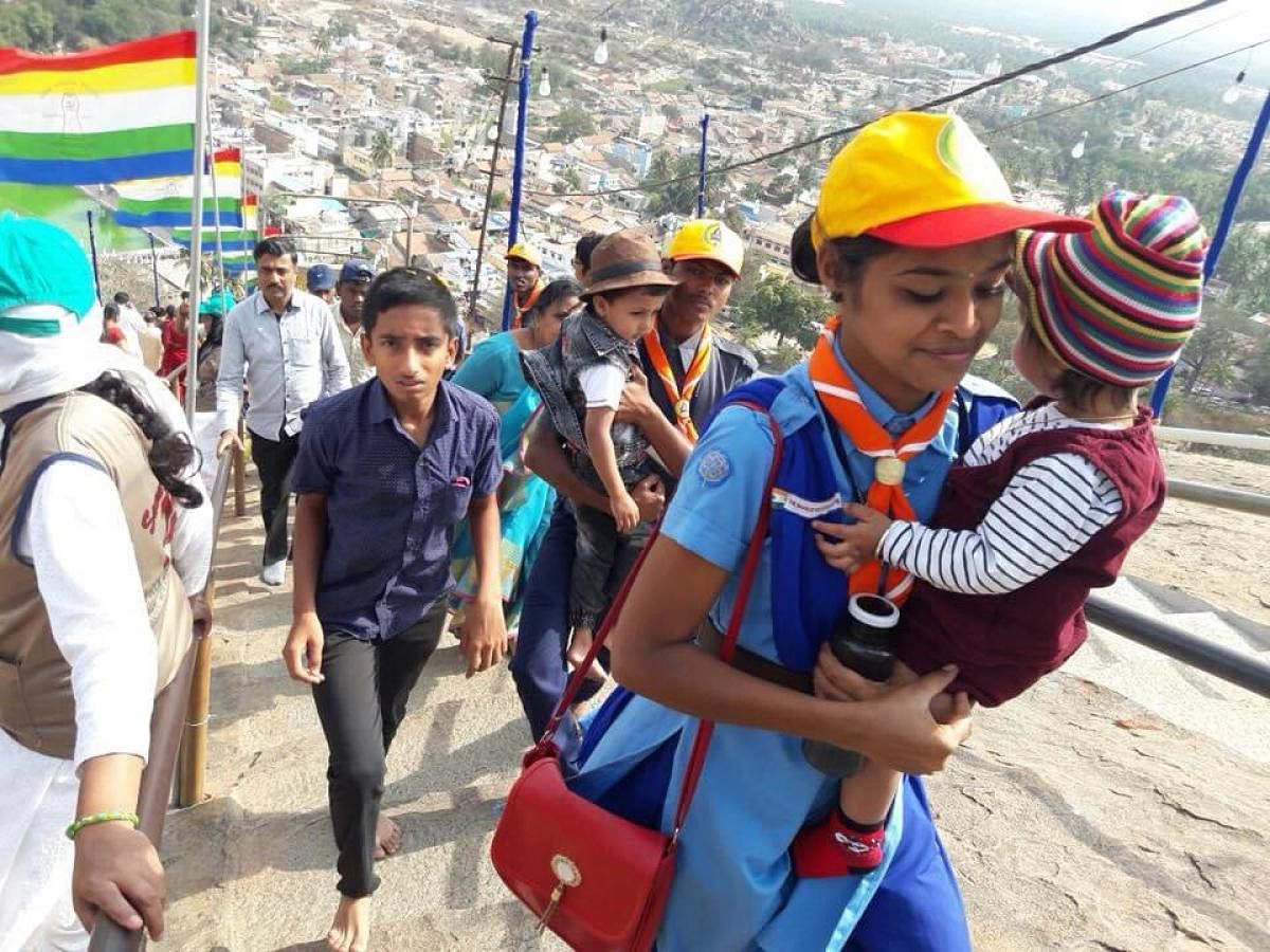 Volunteers help people during the Mahamastakabhisheka Utsav at Shravanabelagola in 2019. Photo credit: The Bharat Scouts and Guides Karnataka, M G Kaje.