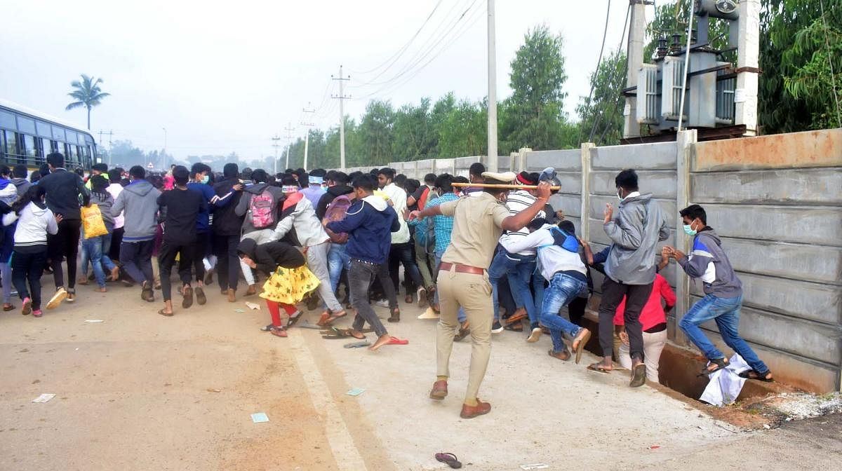 Police lathicharged the protesting employees. DH FILE PHOTO 