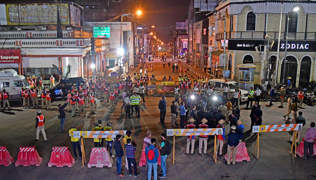 There were far more police personnel than New Year revellers on Brigade Road this time around. DH PHOTO/M S MANJUNATH