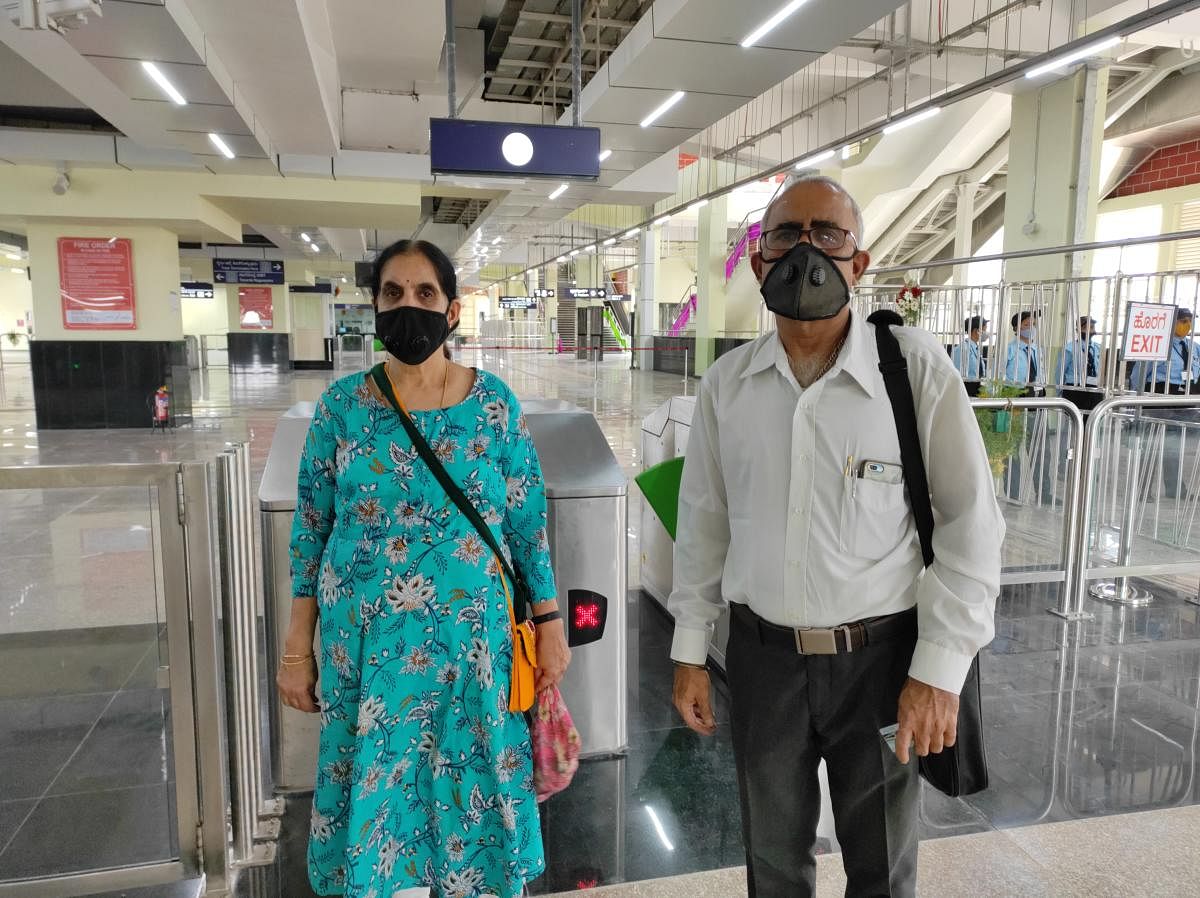 Siblings Maya Pai and Harish Naik were among those were took the metro on the first day. DH PHOTO/CHIRANJEEVI KULKARNI