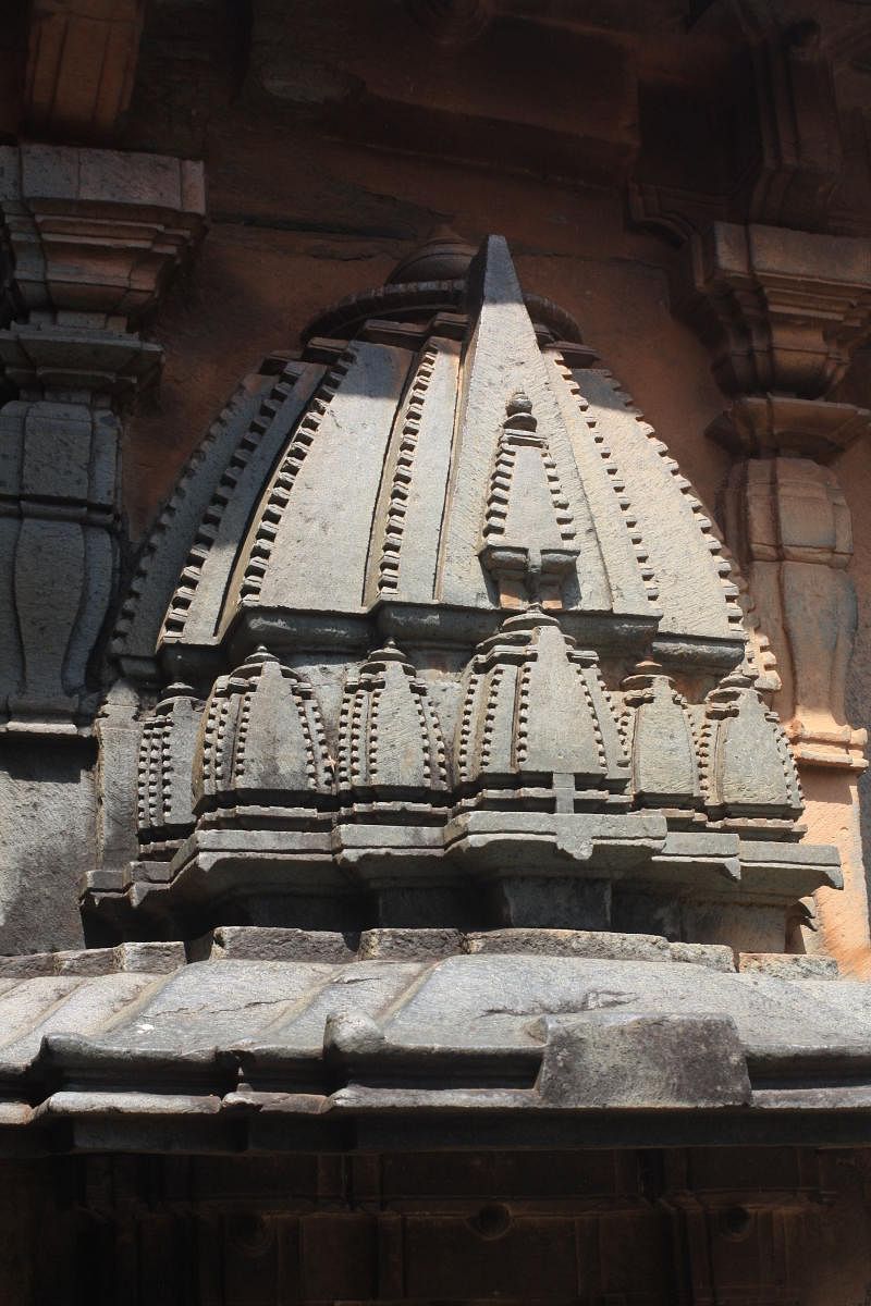 A Nagara temple, depicted as a miniature shrine at the Siddheshwara Temple, in Haveri.