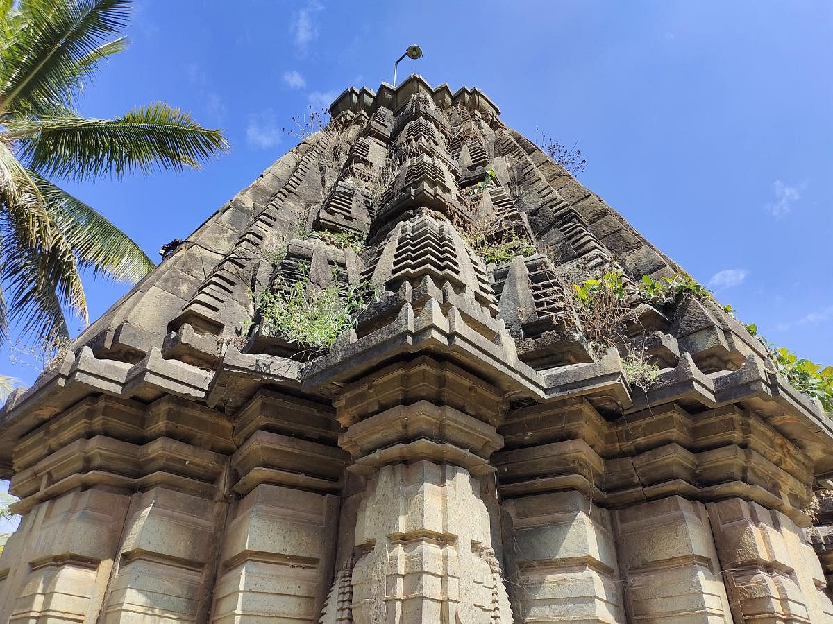 Detail of the tower of the Mule Sankareshwara Temple. Photo by Srikumar M Menon 