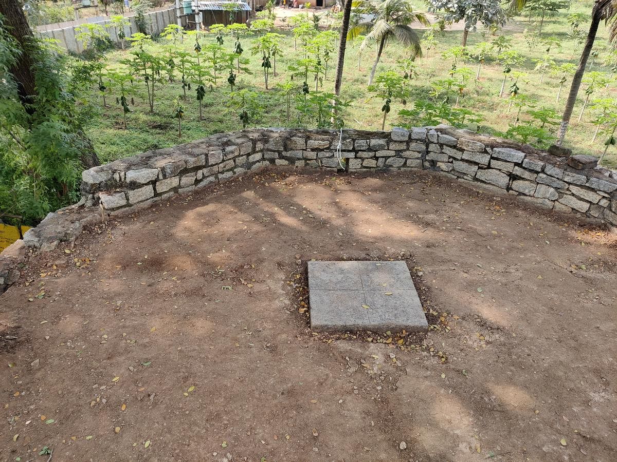 A stone marker precisely pinpoints the Northeastern end of the Bengaluru Baseline. Photo by: Chetana Hamsagar & Pankaj Modi