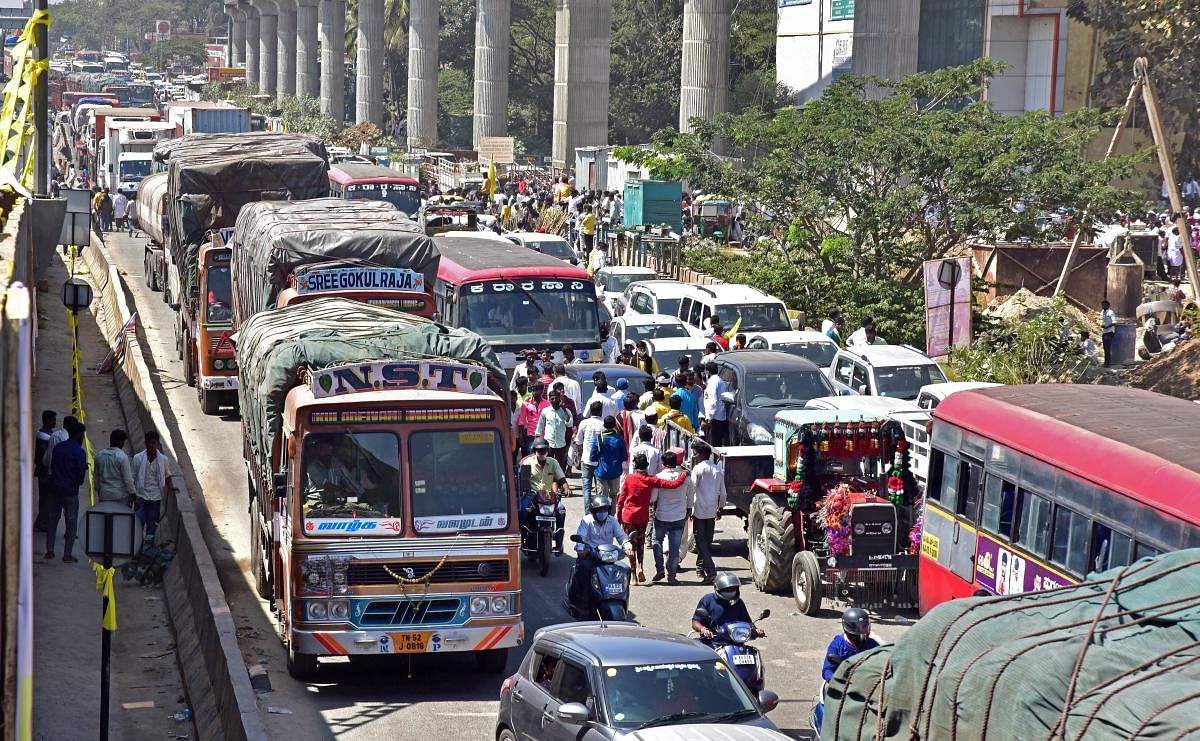 Massive traffic jam on Chennai-Mumbai National Highway and NICE Road due to the Kuruba rally at the BIEC. 