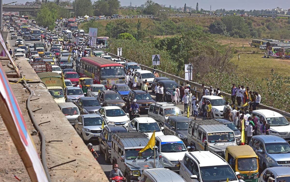 A massive traffic jam on Chennai-Mumbai National Highway and NICE Road due to the Kuruba rally at the BIEC. dh photo
