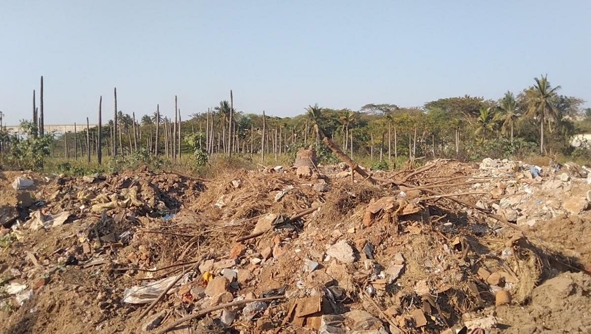 Construction debris dumped on the sides of the ring road, in Mysuru. DH Photo