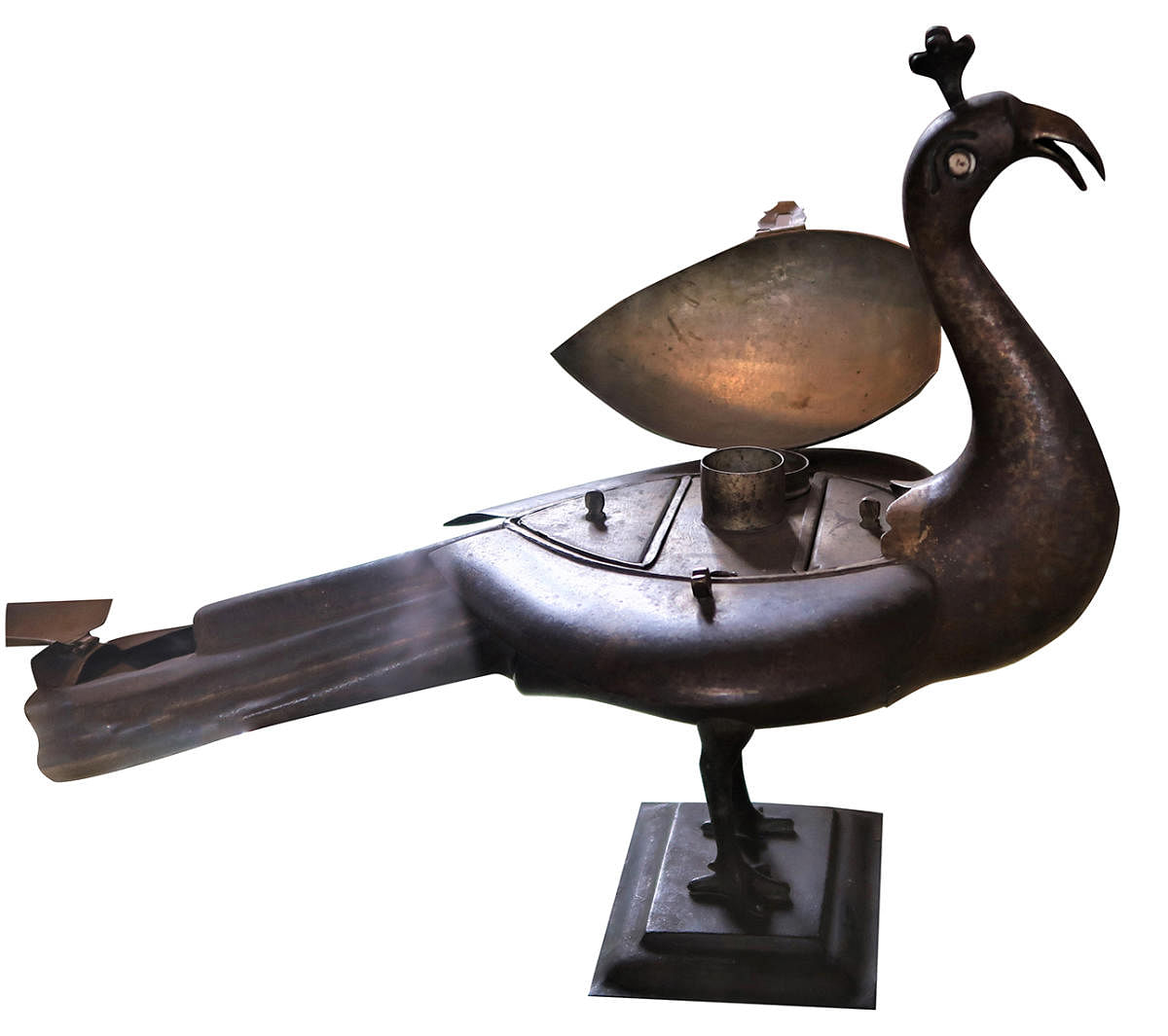 A paan dan in the shape of a peacock and made of brass, dates to the 17th or 18th century and belongs to Longvek in Cambodia. It’s on display at the National Museum of Cambodia