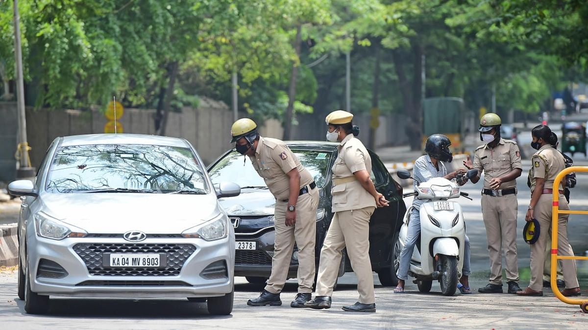 Police check vehicles at Sadashivanagar. Credit: DH Photo/Ranju P