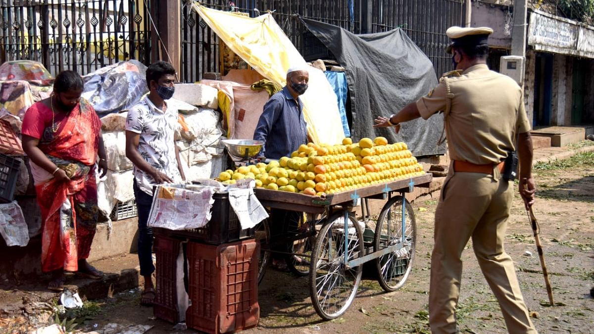 Vendors at KR Market forced to shut shop. Credit: DH Photo/S K Dinesh