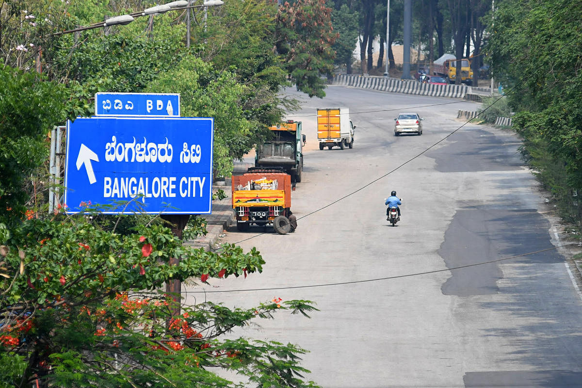 A view of Outer Ring Road, near Hebbal flyover during curfew in Bengaluru on Wednesday, April 28, 2021. DH PHOTO/PUSHKAR V