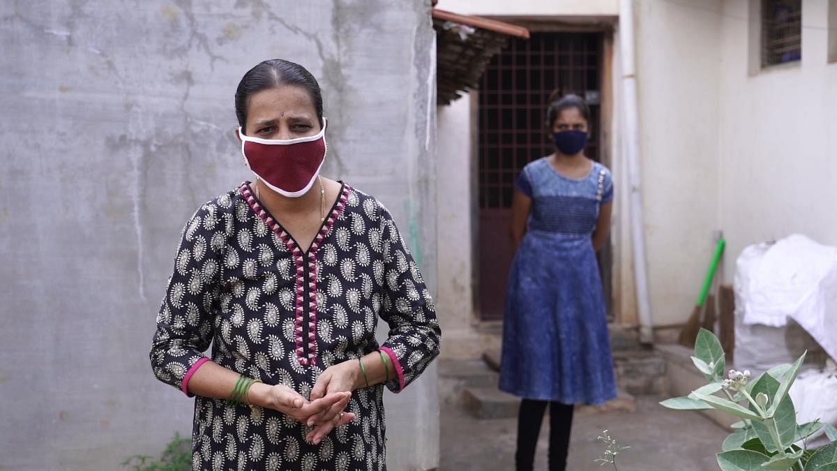 Poornima, the wife of 49-year-old C G Babu, who passed away on May 2 in the ICU. His relatives said he was recovering from the illness at the Chamarajanagar district hospital when the tragedy struck. DH Photo 