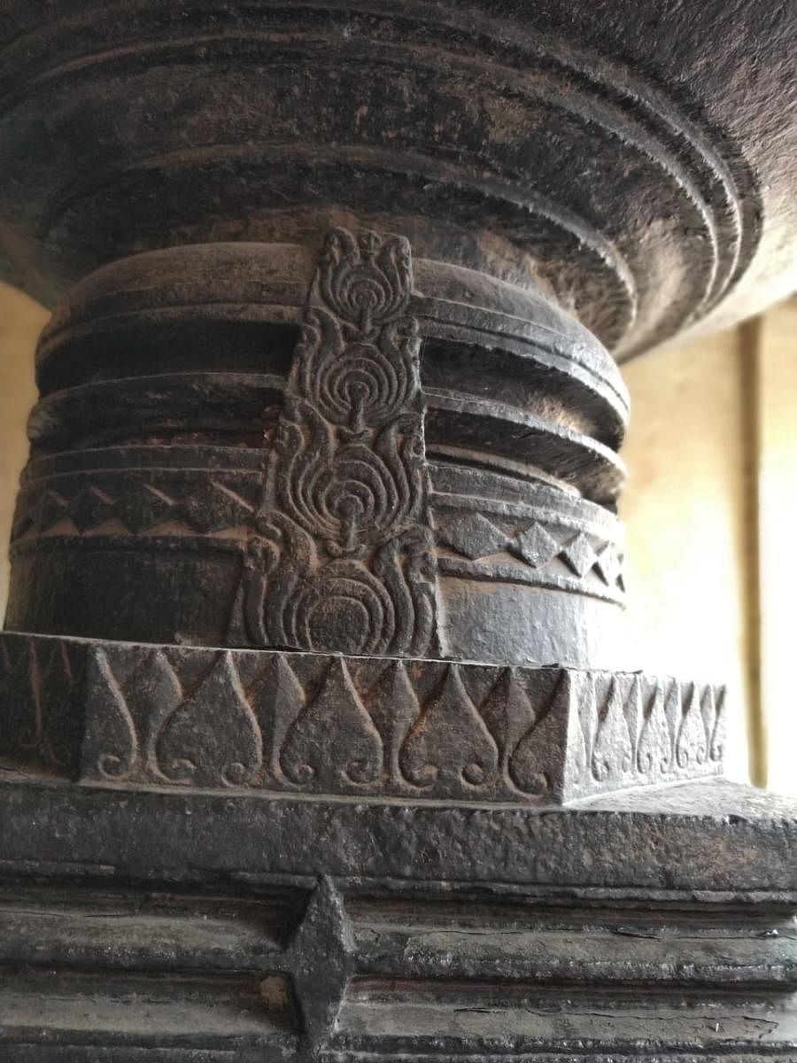 A carved pillar of the Narayan Temple at Sankeshwar.