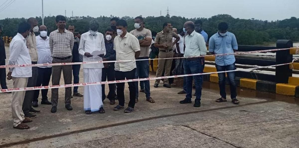 District In-charge Minister Kota Srinivas Poojary accompanied by the PWD officials and MCC Mayor Premananda Shetty visited the Maravoor dam in Mangaluru on Tuesday.